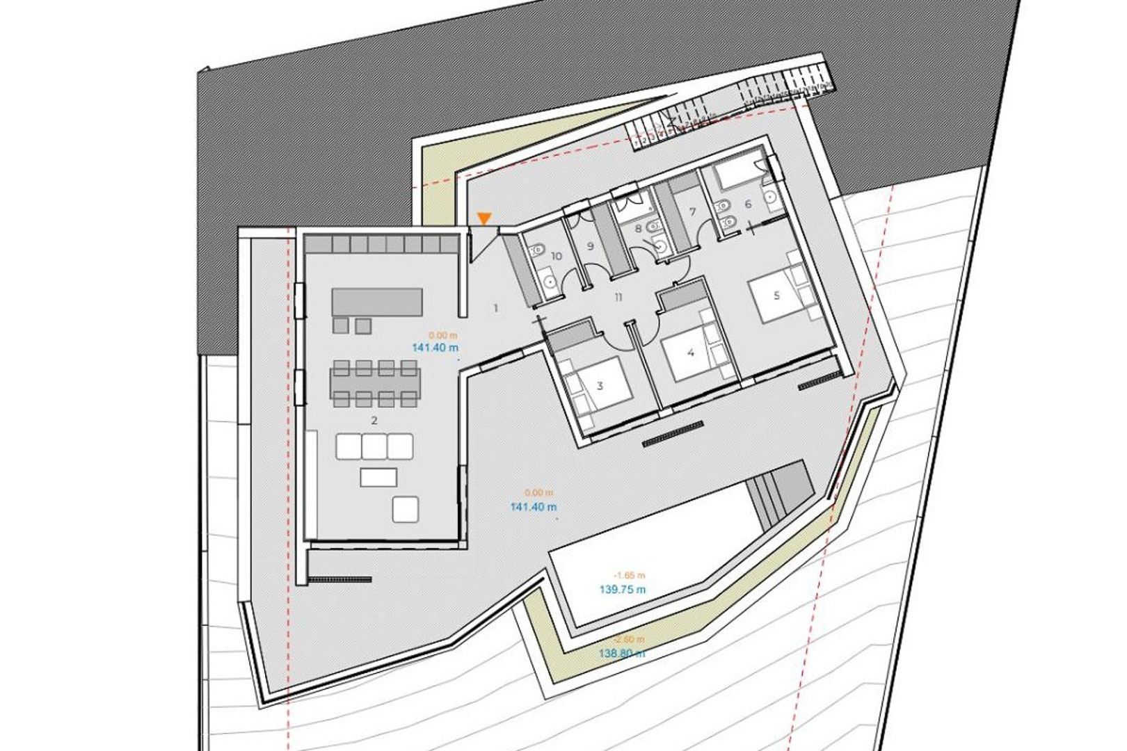 Detaillierter Grundriss der Villa mit offenem Wohnbereich, drei Schlafzimmern, zwei Badezimmern und der weitläufigen Terrasse mit integriertem Pool.