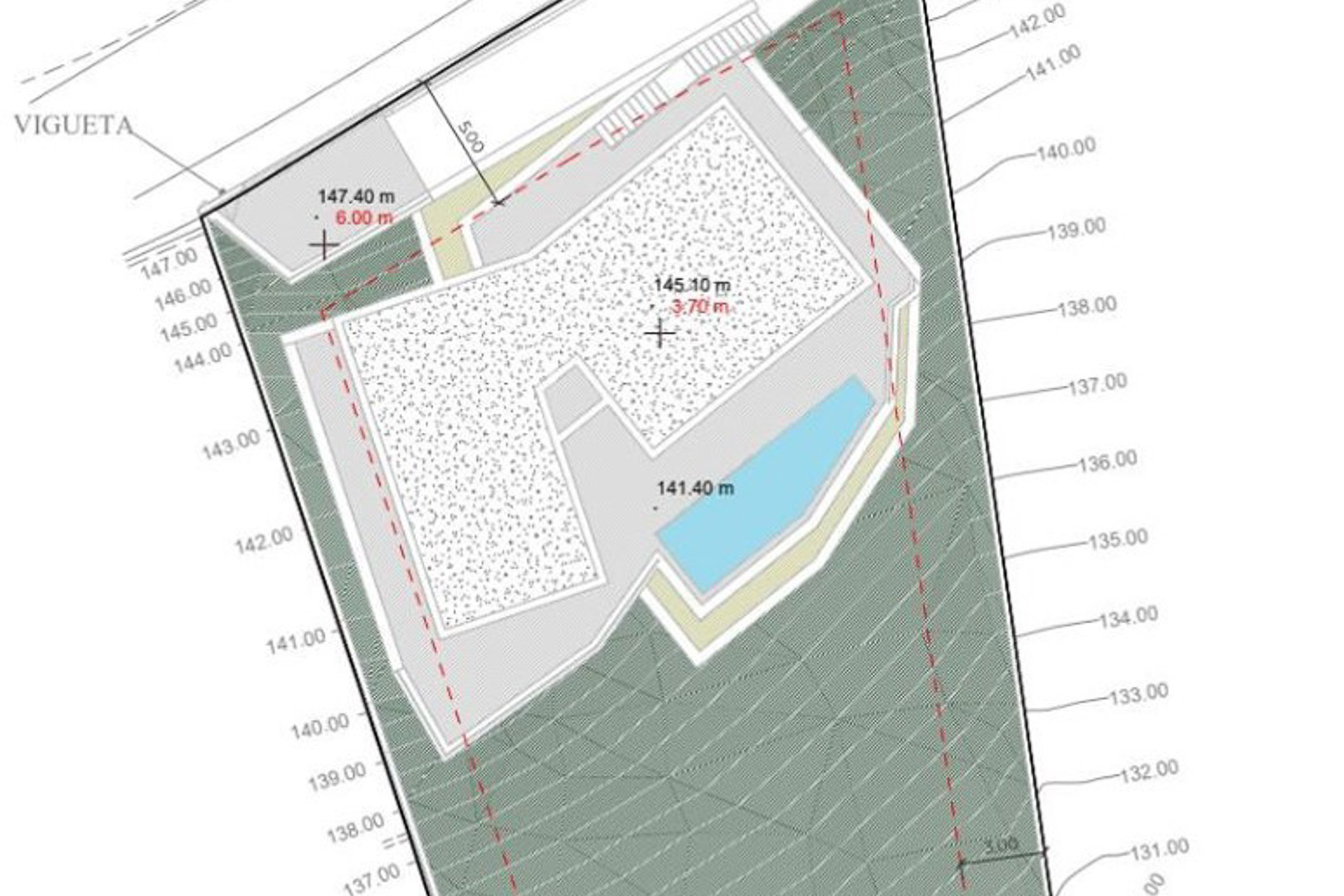 Technischer Lageplan mit Darstellung des Gebäudegrundrisses, der Poolposition und der topografischen Höhenlinien des Grundstücks in Pedreguer.