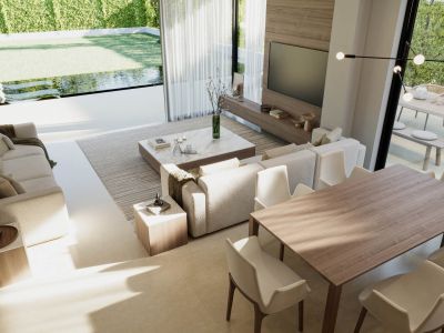 Blick auf den Wohn-Essbereich mit Polstersofas, einem Holzesstisch und Zugang zum Garten mit Pool.