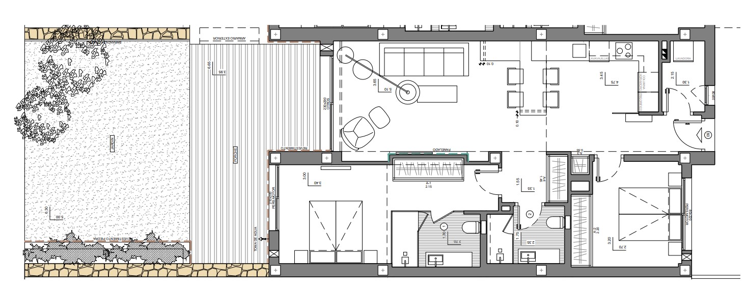 Detaillierter Grundriss, der die Aufteilung des offenen Wohnbereichs, der zwei Schlafzimmer, zwei Badezimmer sowie der großen Terrasse mit privatem Garten zeigt.