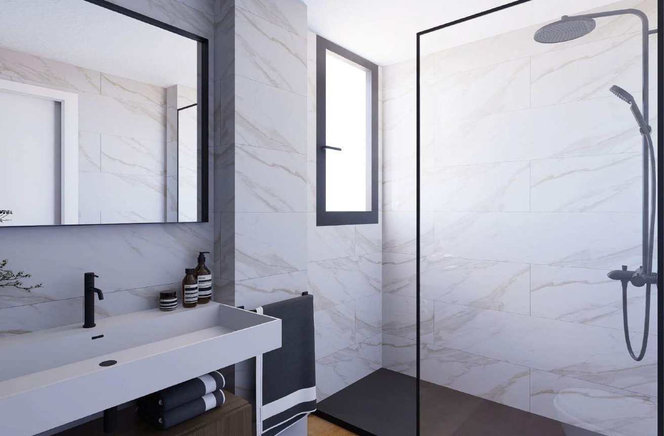 Modernes Badezimmer mit Porcelanosa-Fliesen in Marmoroptik, begehbarer Dusche mit schwarzen Profilen und integriertem Waschbecken mit dunklen Armaturen.