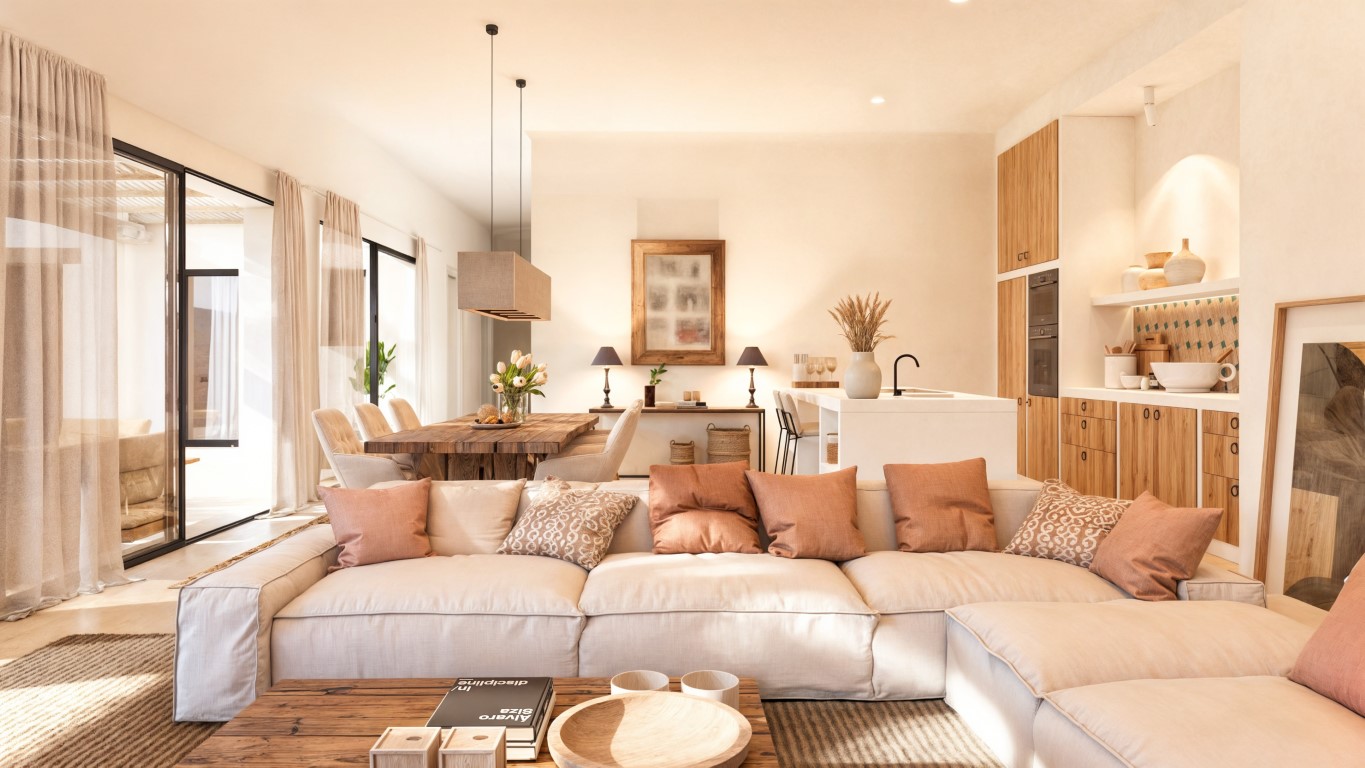Offener Wohnbereich mit modularem Sofa, Massivholztisch und moderner Küche mit weißer Insel, ergänzt durch bodentiefe Fenster zur Terrasse.