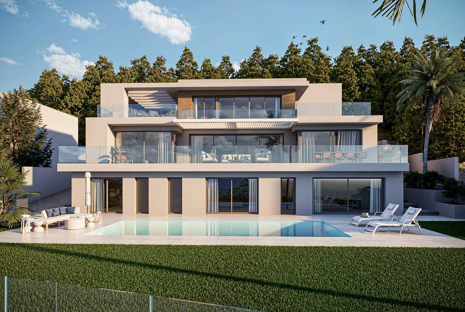 Dreistöckige moderne Fassade mit Glasbalkonen und großen Fenstern. Mit Pool, Liegebereich und gepflegtem Rasen vor einer bewaldeten Kulisse.