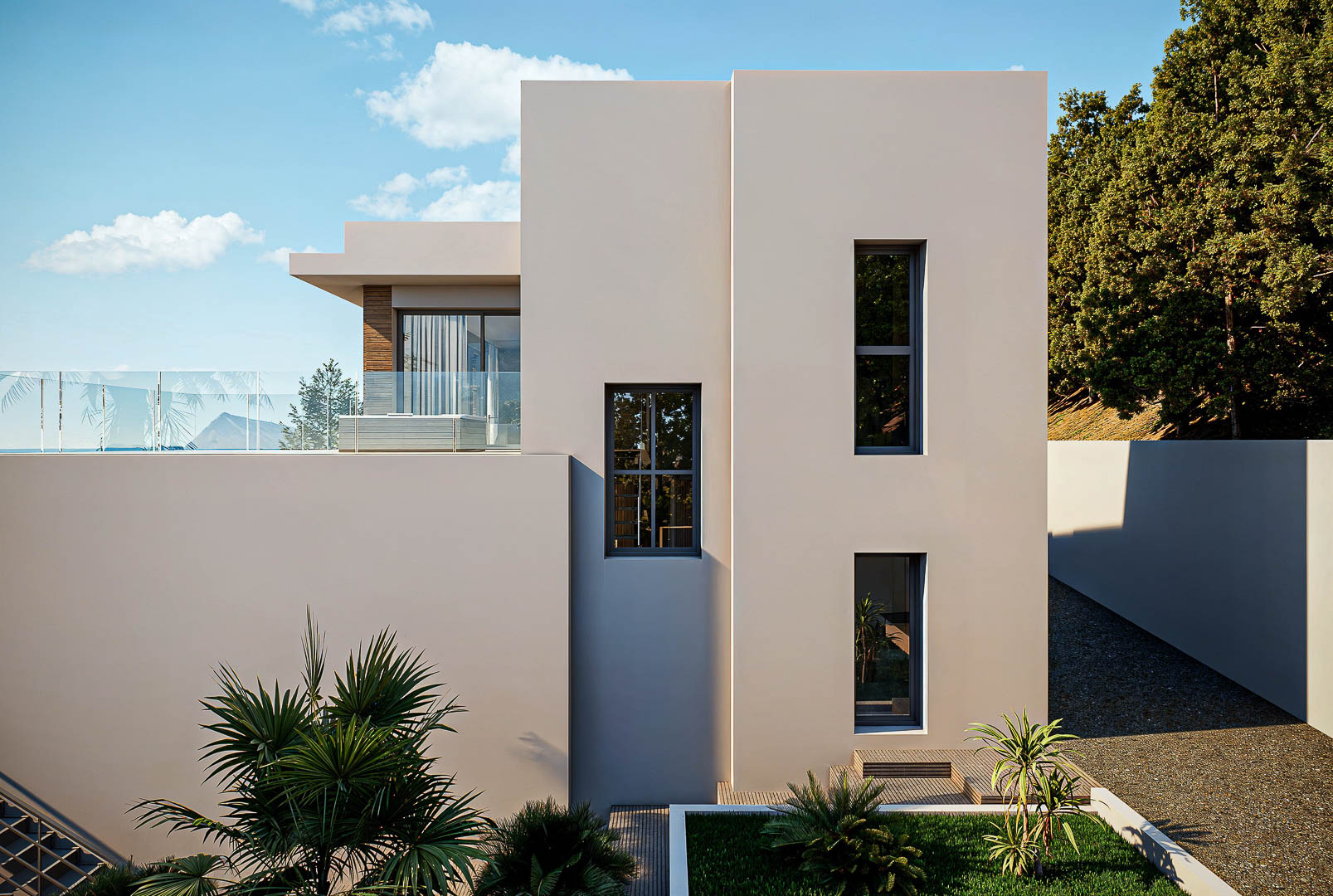 Minimalistische Fassade mit geometrischen Volumen in neutralen Tönen, vertikalen Fenstern und einer oberen Terrasse mit Glasgeländer und Meerblick.