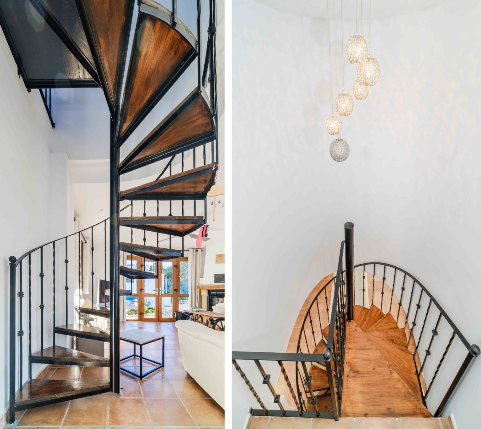 Wendeltreppe mit Holzstufen und schwarzem Metallgeländer, ergänzt durch eine moderne Kugelleuchte und klassische Terrakotta-Fliesen im Wohnbereich.