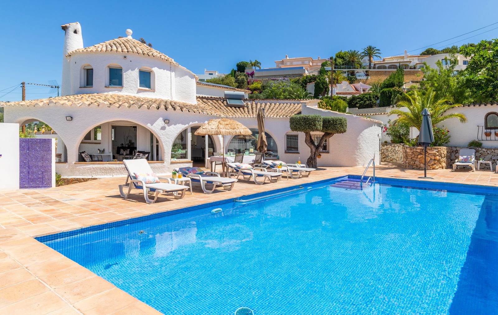 Villa in Benissa-Baladrar: 3 SZ, 3 BZ, Pool & Meerblick!