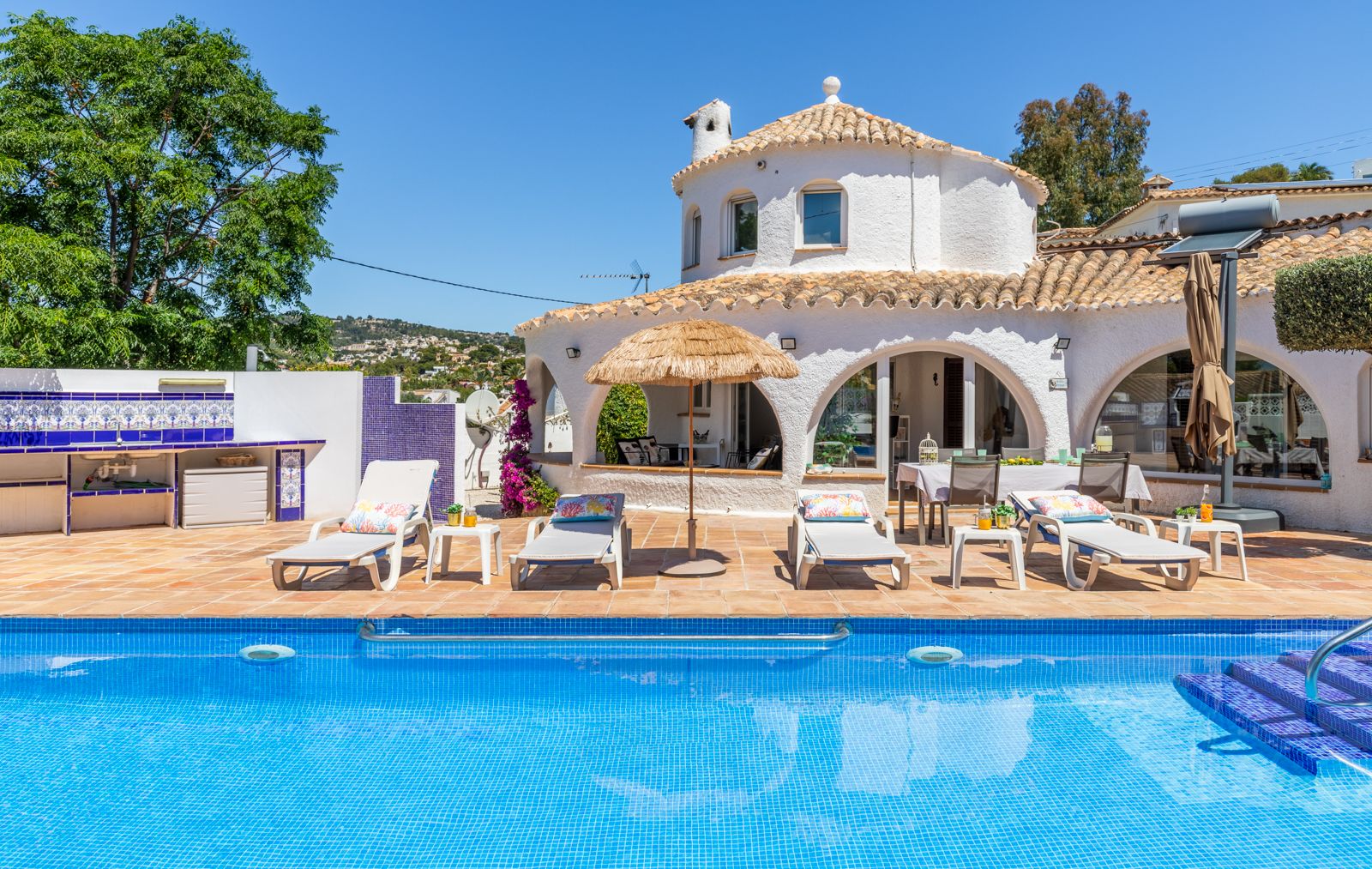 Villa in Benissa-Baladrar: 3 SZ, 3 BZ, Pool & Meerblick!