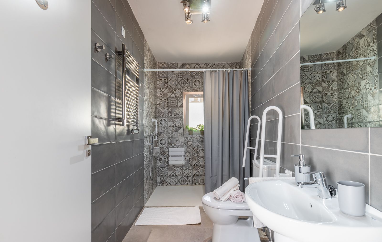 Villa in Benissa-Baladrar: 3 SZ, 3 BZ, Pool & Meerblick!