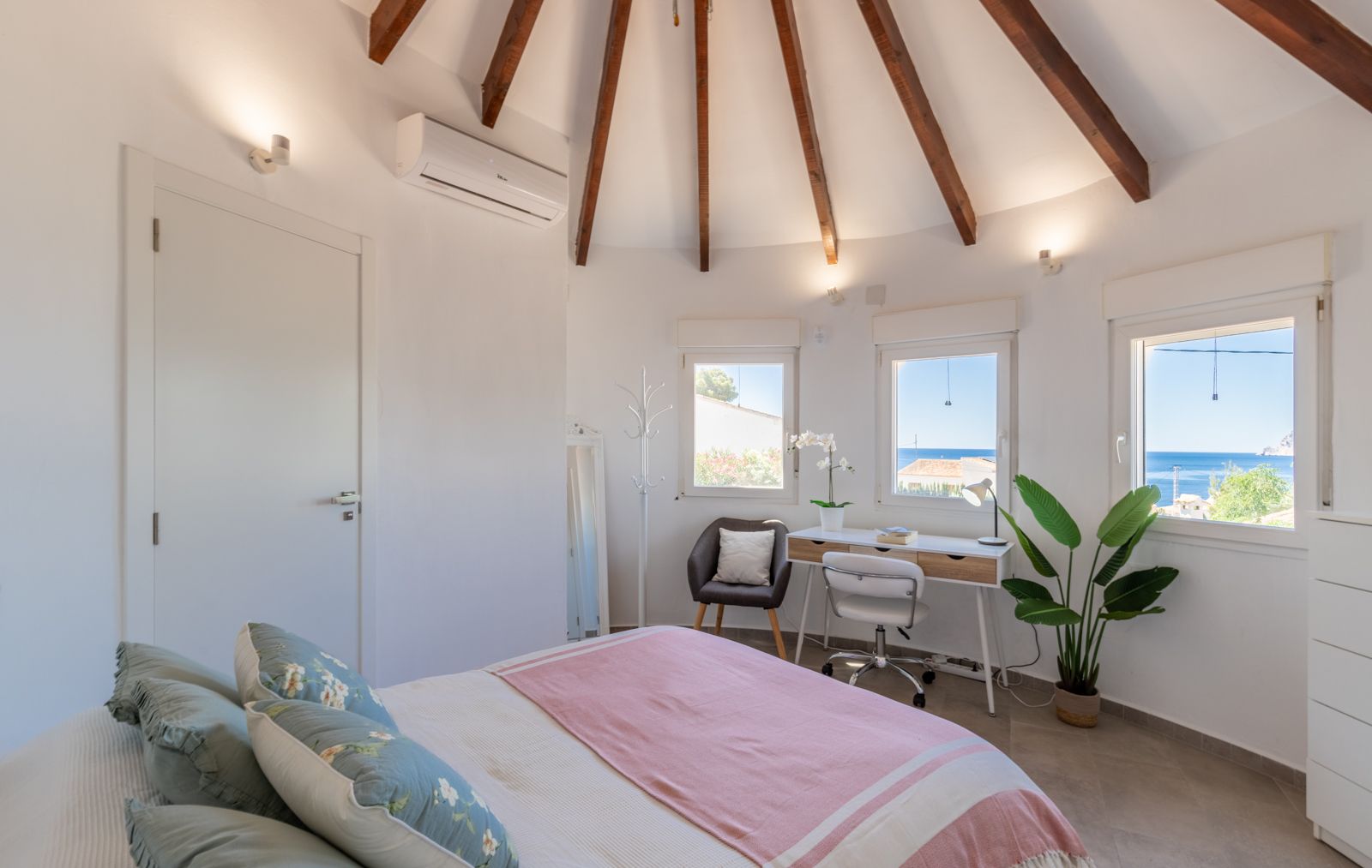 Villa in Benissa-Baladrar: 3 SZ, 3 BZ, Pool & Meerblick!