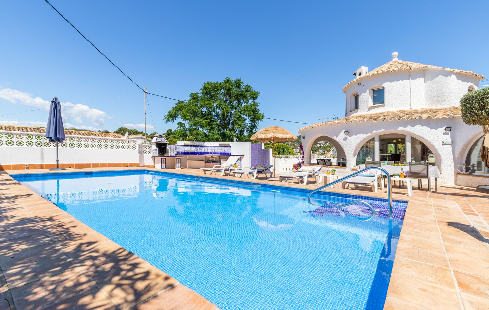 Villa in Benissa-Baladrar: 3 SZ, 3 BZ, Pool & Meerblick!