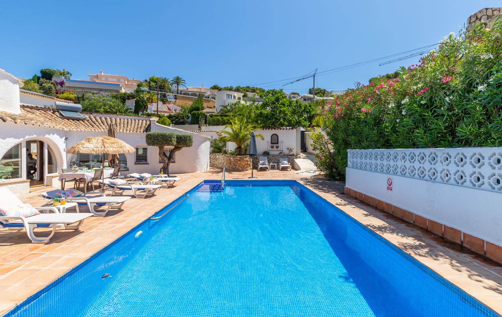 Villa in Benissa-Baladrar: 3 SZ, 3 BZ, Pool & Meerblick!