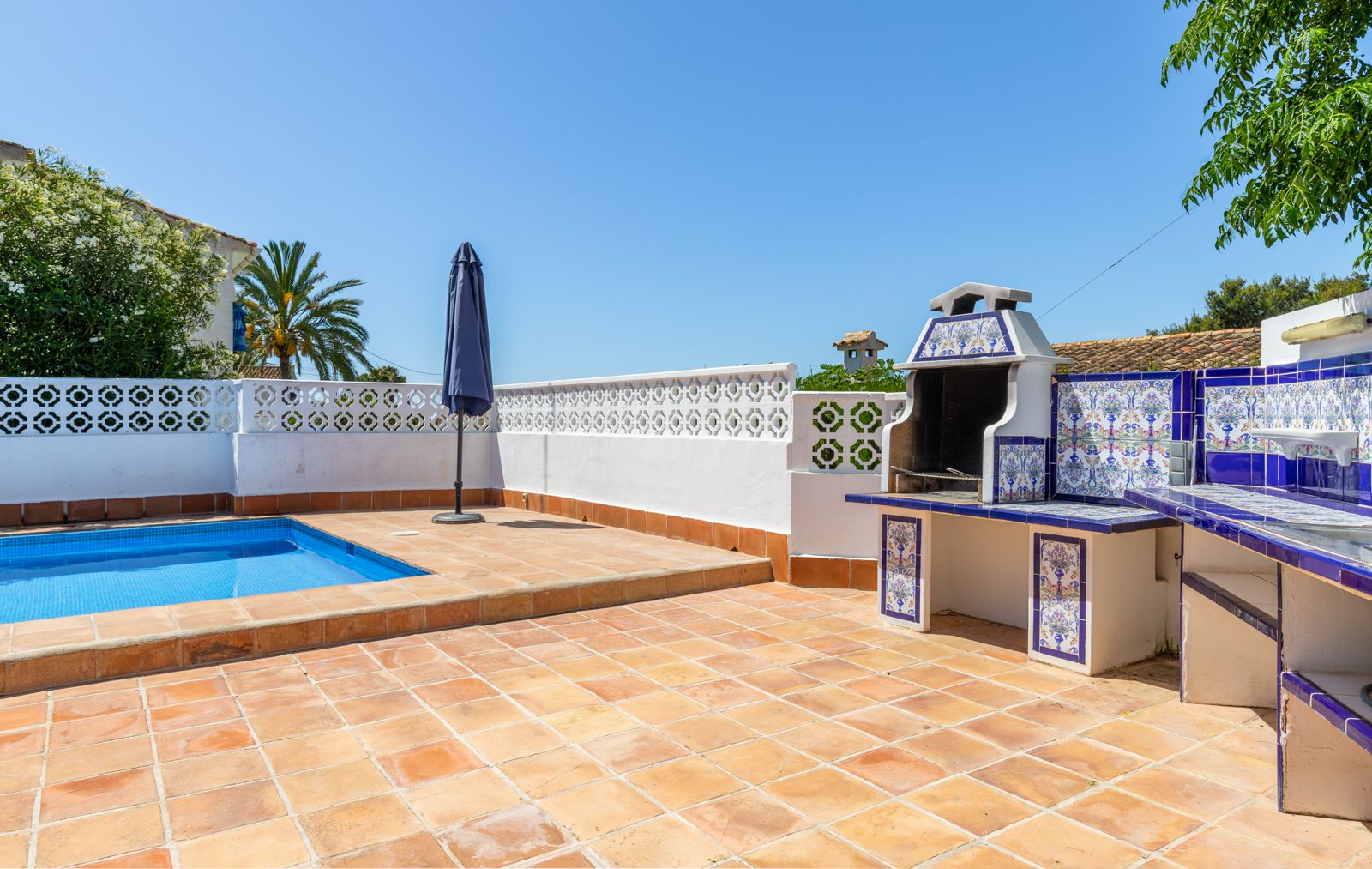 Villa in Benissa-Baladrar: 3 SZ, 3 BZ, Pool & Meerblick!