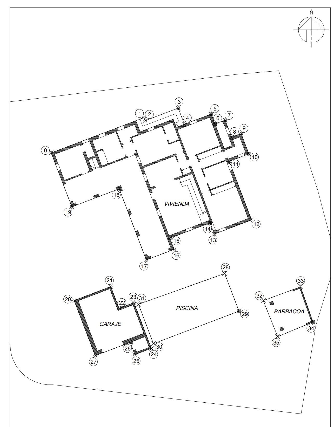 Architektonischer Grundriss der Villa, der die Aufteilung des Hauses, des Pools, der Garage und des Grillplatzes zeigt.