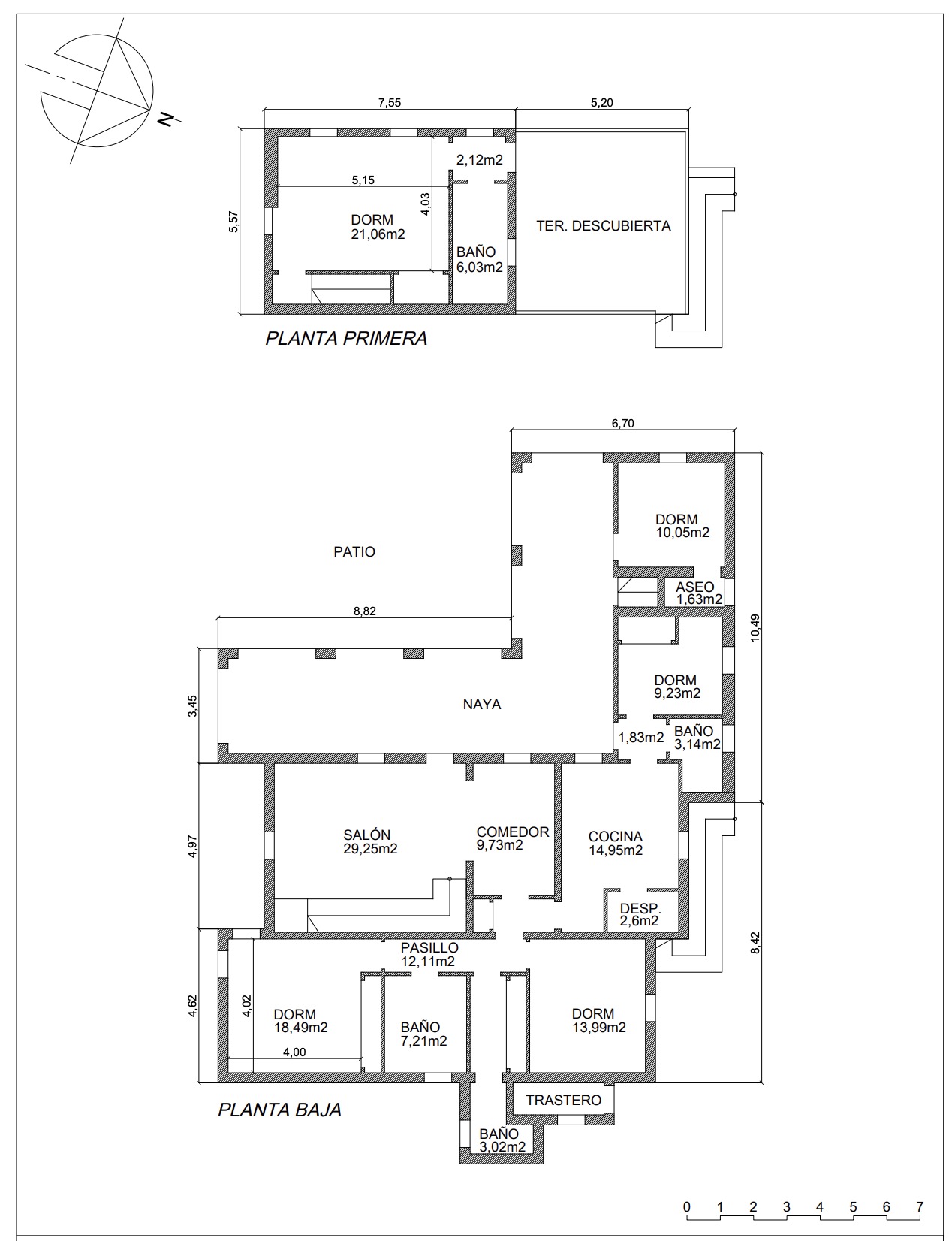 Detaillierter Architekturgrundriss der Villa, der die Raumaufteilung und die Abmessungen zeigt.