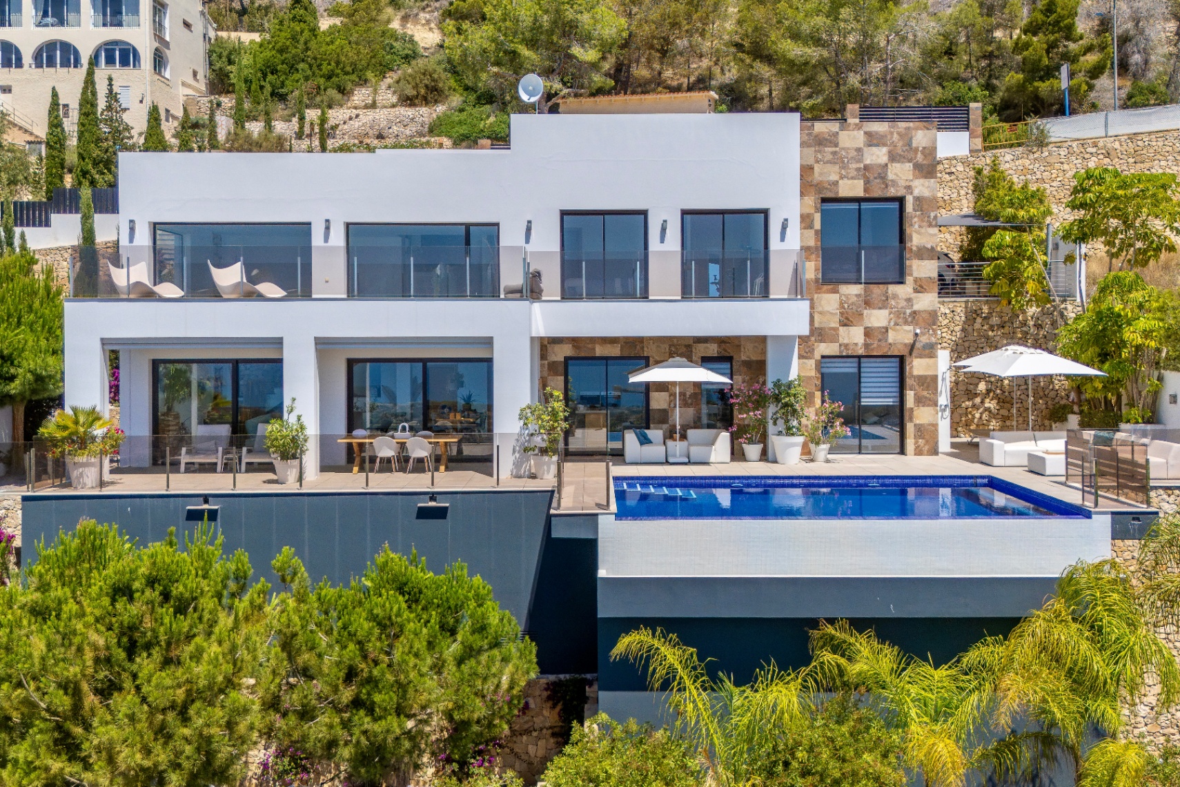 Außergewöhnliche Villa mit Panoramablick auf das Meer Außergewöhnliche Villa mit Panoramablick auf das Meer