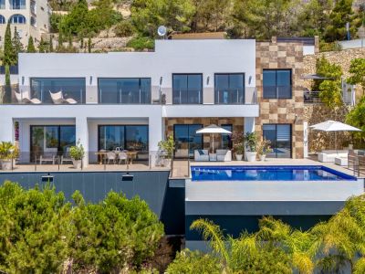 Außergewöhnliche Villa mit Panoramablick auf das Meer