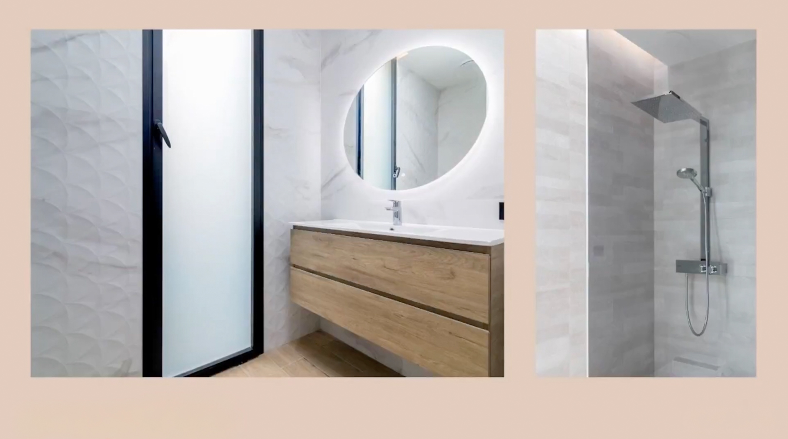 Modernes Badezimmer mit schwebendem Holzwaschtisch, beleuchtetem Ovalspiegel und Regendusche. Marmoroptik- und strukturierte Wandfliesen.