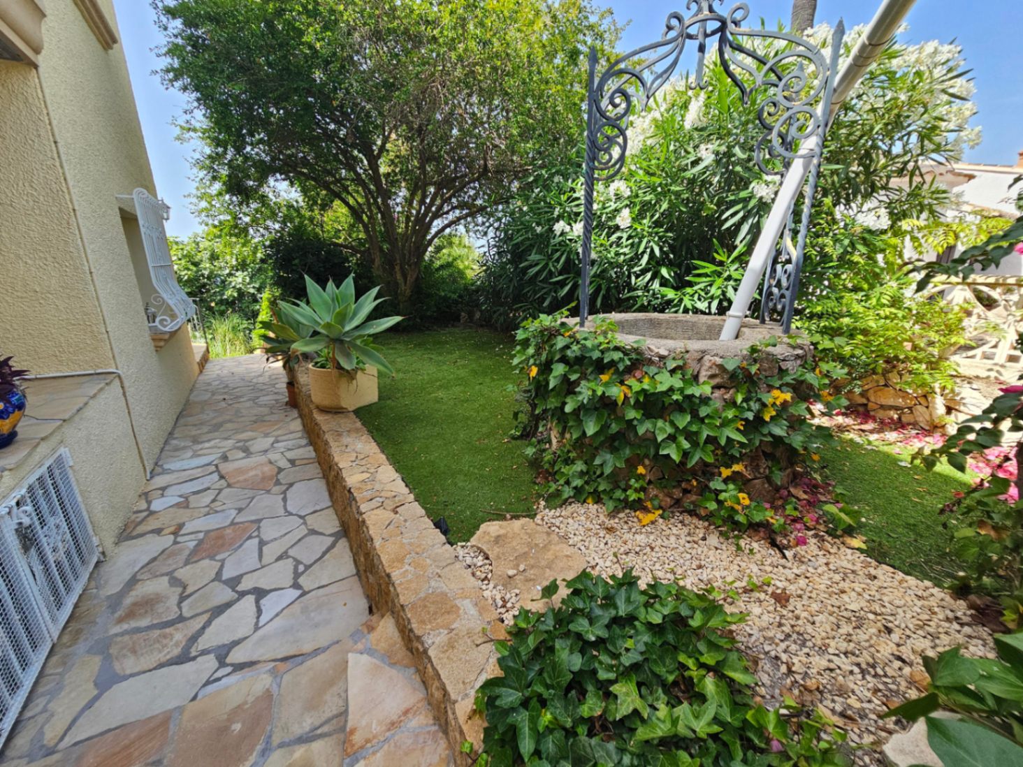 Garten und Außenweg
