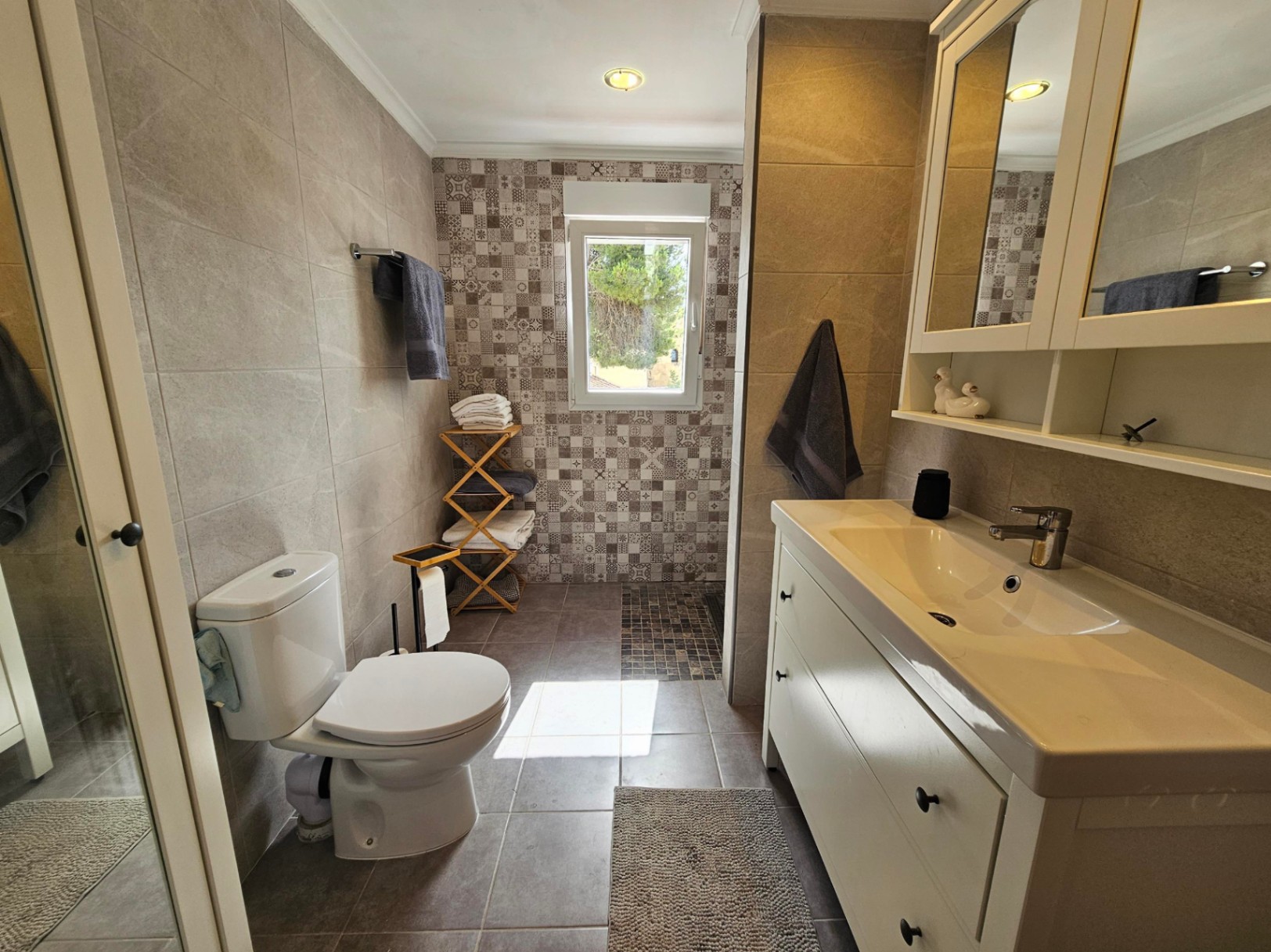 Badezimmer mit Dusche