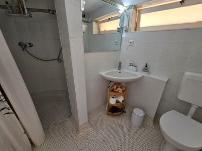 Badezimmer mit Dusche