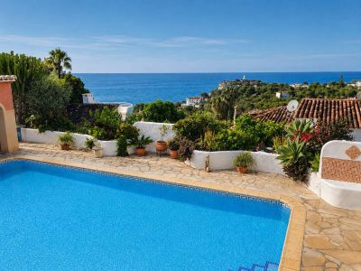 Pool mit Meerblick