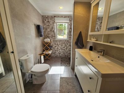 Badezimmer mit Dusche