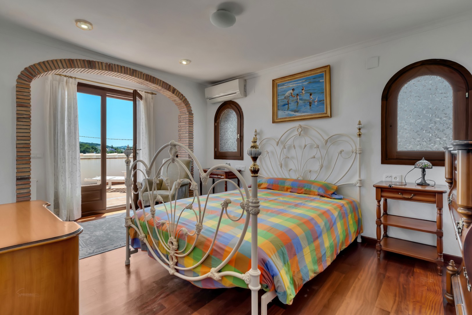 Schlafzimmer mit Zugang zur Terrasse