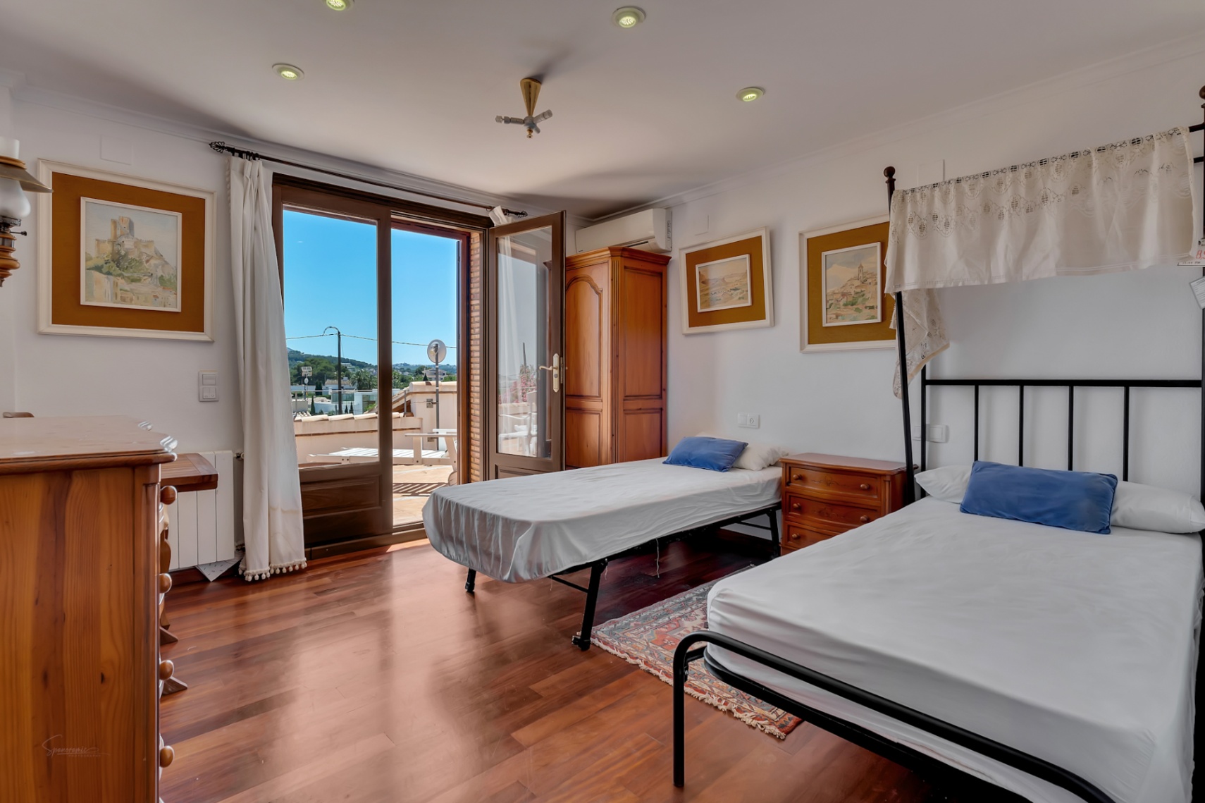 Schlafzimmer mit Terrassenzugang