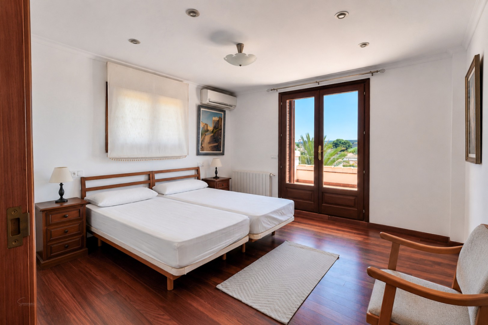 Schlafzimmer mit Balkonzugang