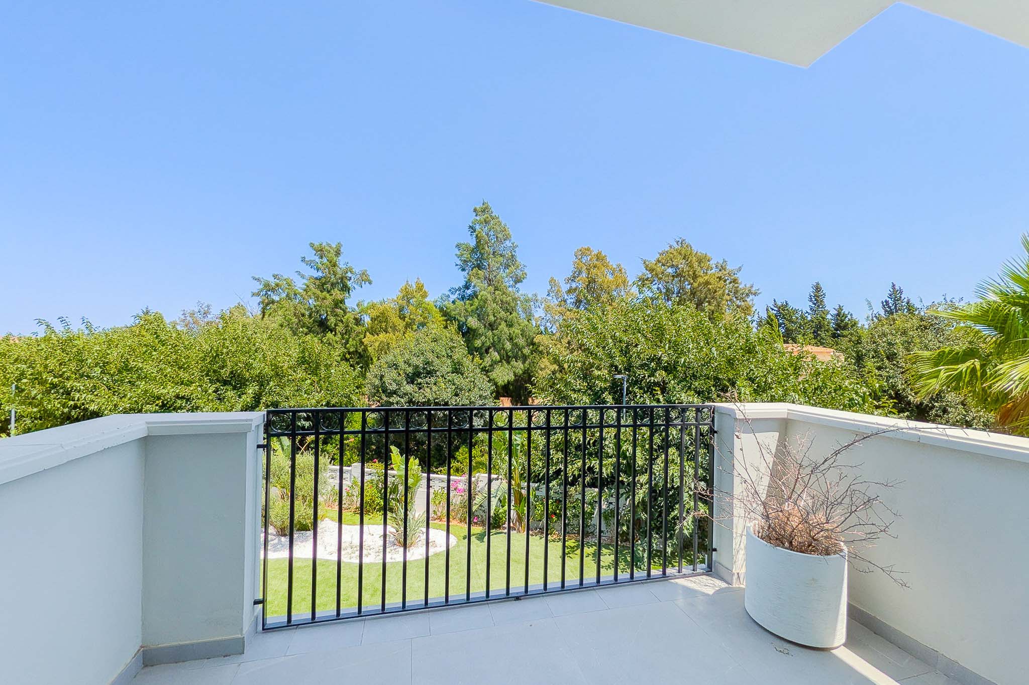 Terrasse mit Gartenblick
