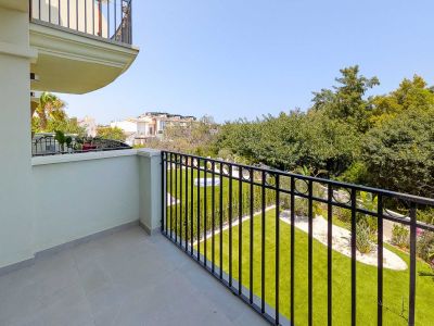 Terrasse mit Blick auf den Garten