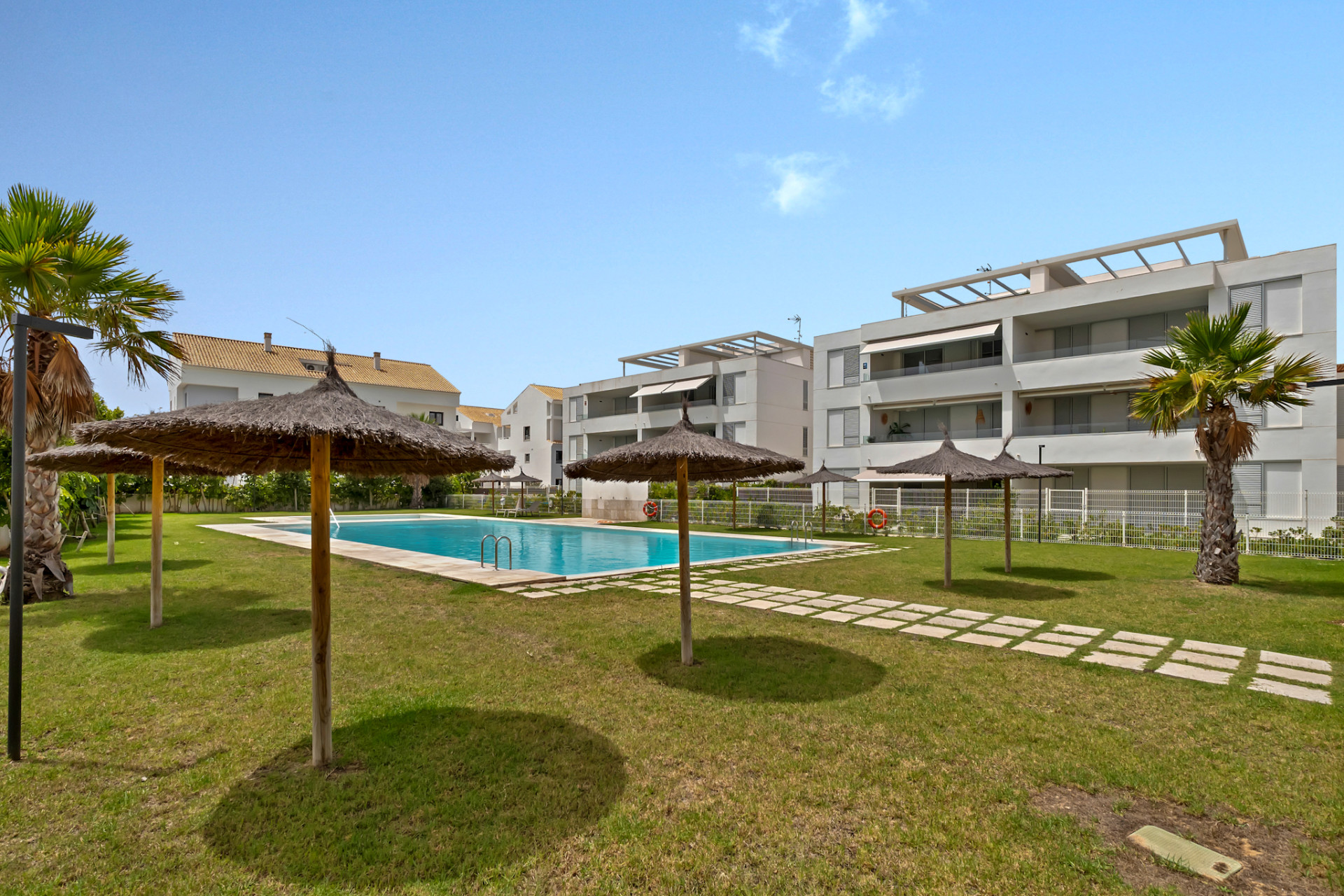Gemeinschaftspool und Garten