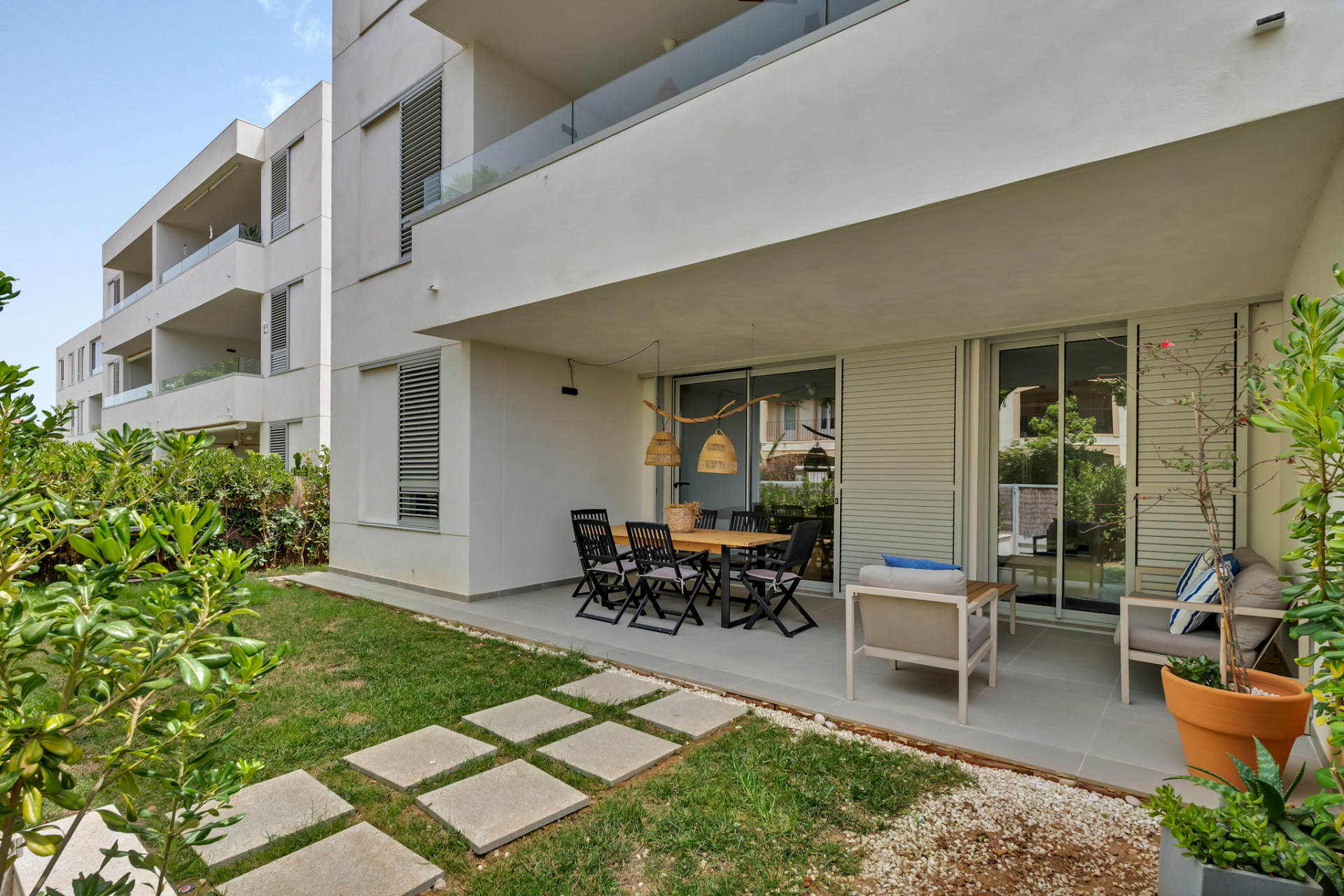 Terrasse und privater Garten