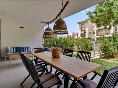 Überdachte Terrasse und privater Garten
