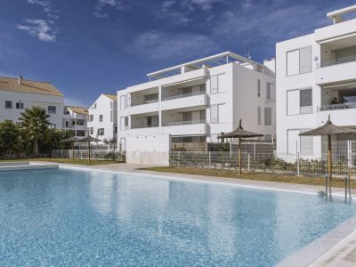 Gemeinschaftspool und Wohnanlage