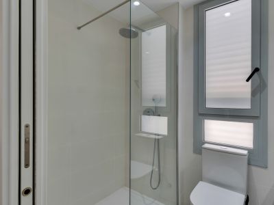 Badezimmer mit Dusche