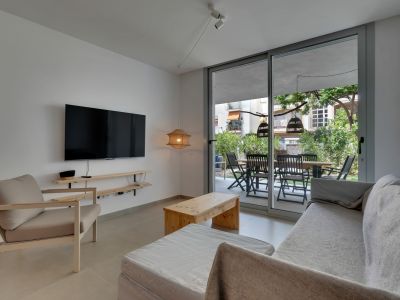Wohnzimmer mit Zugang zur Terrasse