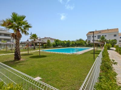 Gemeinschaftspool und Gartenanlage