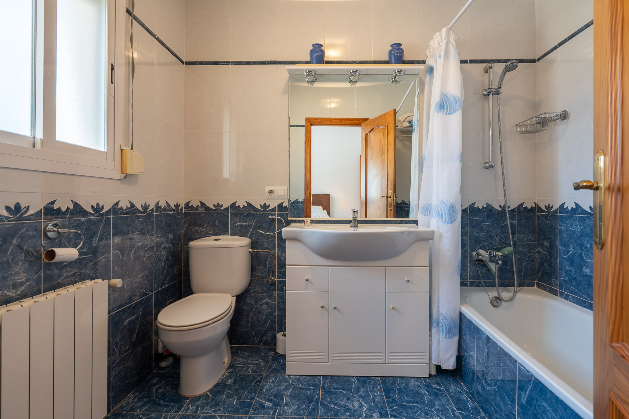 Badezimmer mit Badewanne