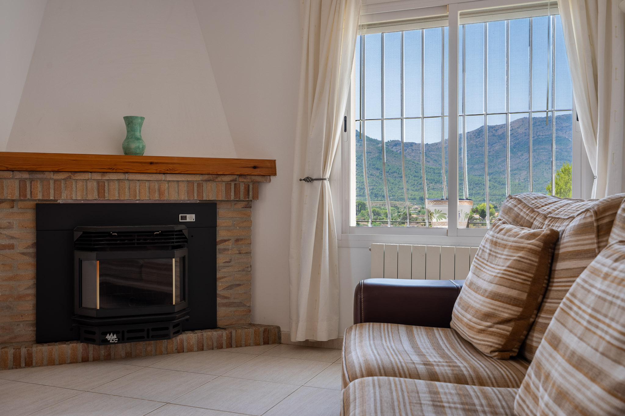 Wohnzimmer mit Kamin