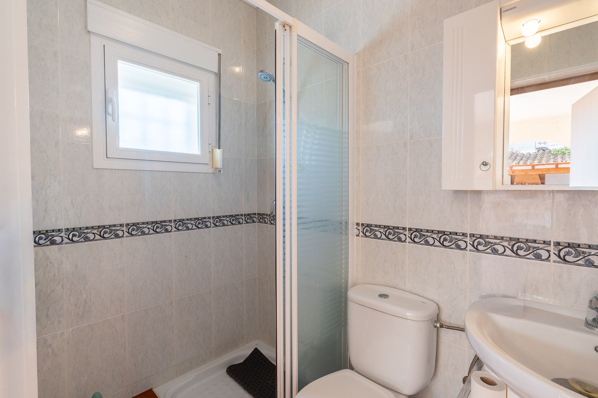 Badezimmer mit Dusche