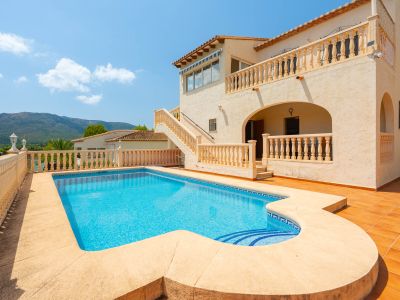 Privater Pool und Terrasse