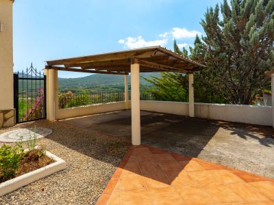 Carport mit Bergblick