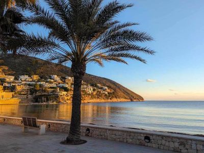 Nahegelegener Strand und Promenade