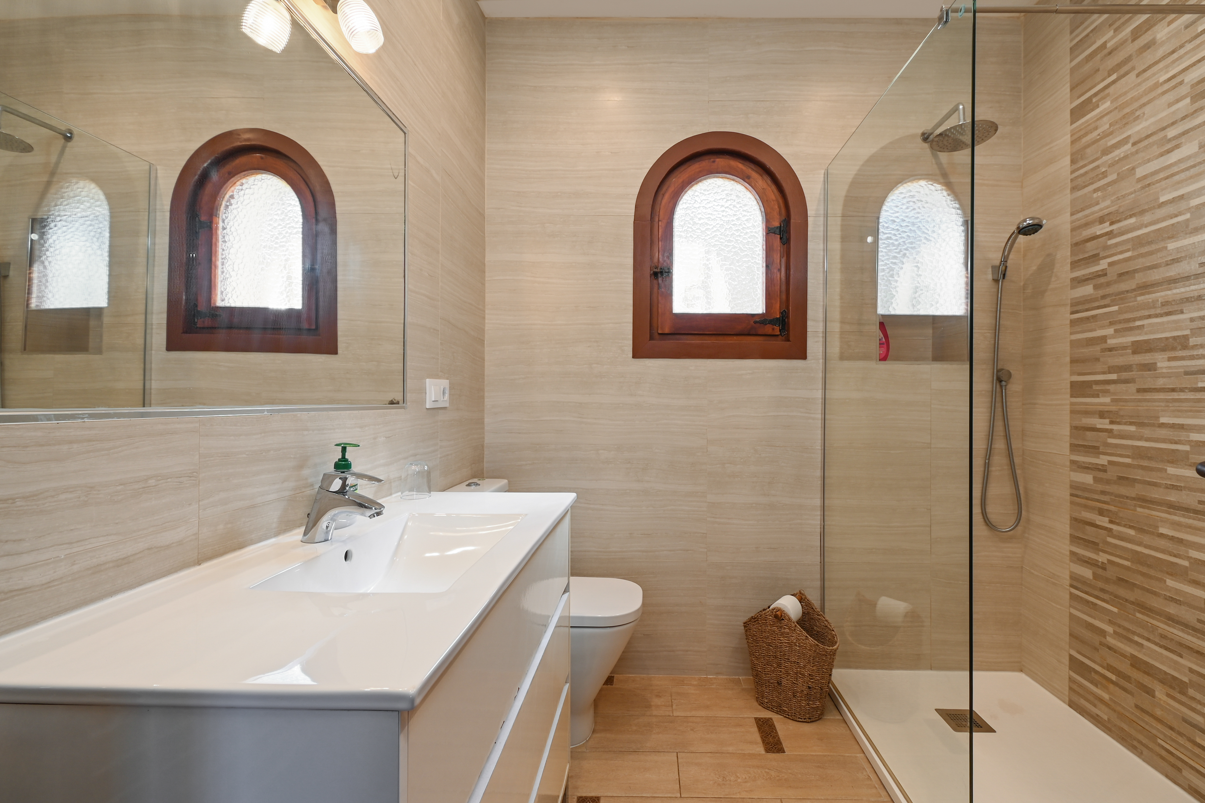 Badezimmer mit Dusche