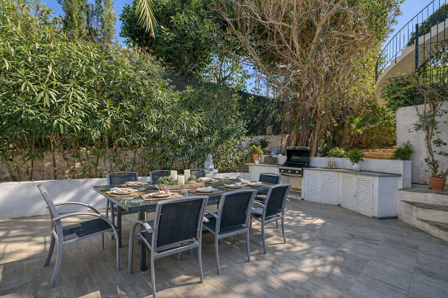 Terrasse mit Grillbereich