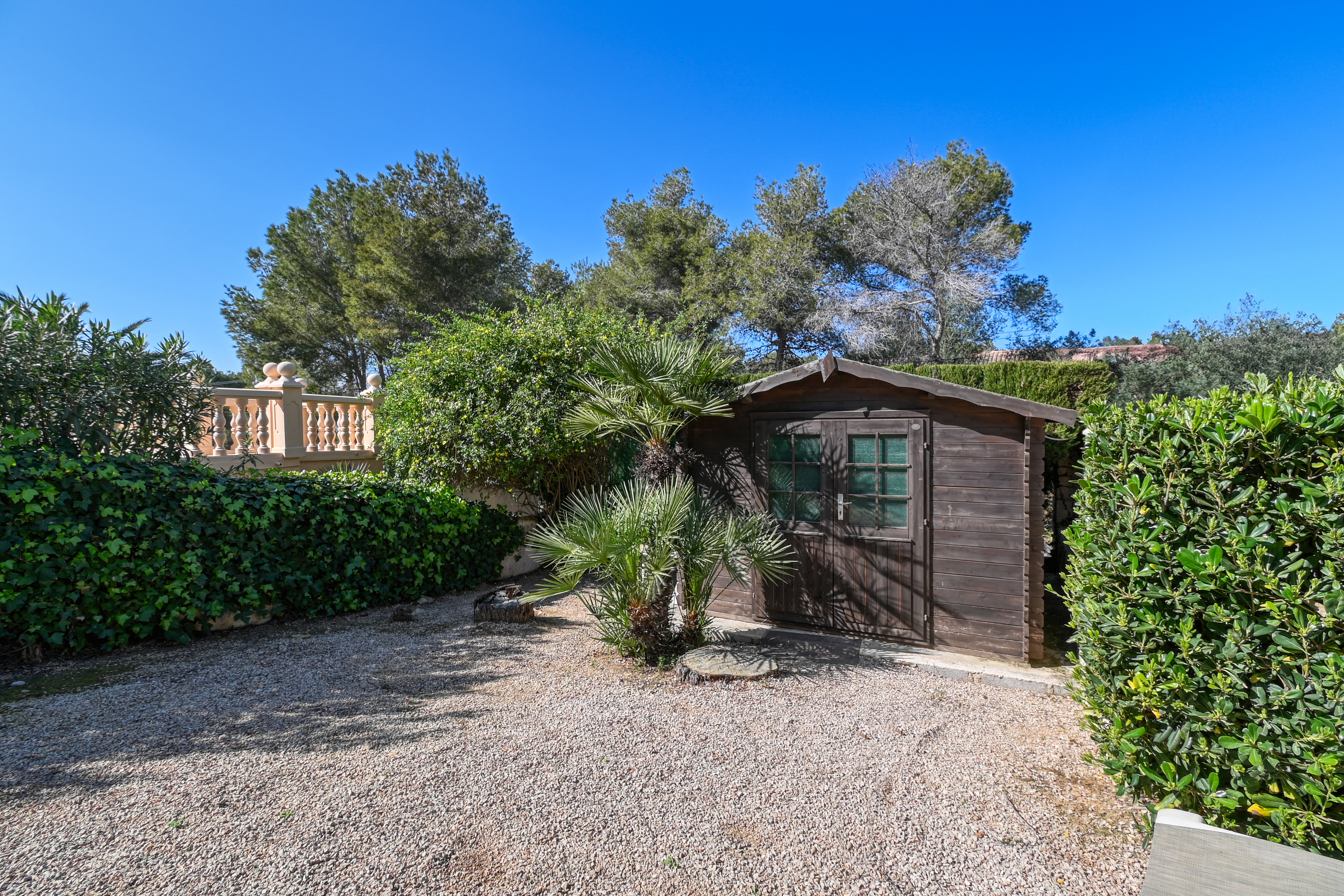 Garten mit Gartenhaus