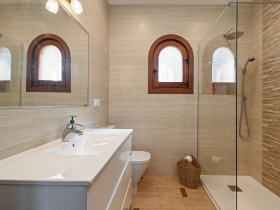 Badezimmer mit Dusche