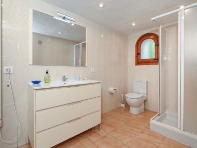 Badezimmer mit Dusche