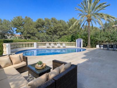 Pool und Terrasse